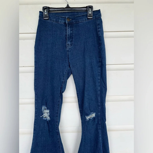 Boutique Woman’s Dark Wash High Rise Flared Jeans Waist Size 23 inches - Picture 2 of 7